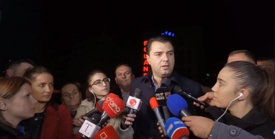 Basha i bashkohet &quot;jelek-portokallëve&quot;, mesazh për studentët dhe banorët: Mos u përçani, po fitoni!