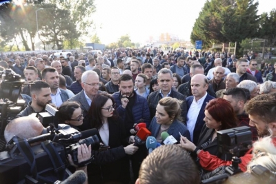 Durrësi në këmbë kundër Ramës, Kryemadhi: T&#039;i japim fund genocidit që po u ndodh shqiptarëve me azilin