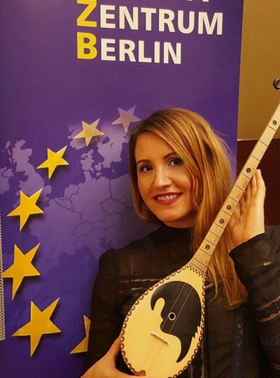 Hava Bekteshi, artistja që synon ta ndërkombëtarizojë çiftelinë