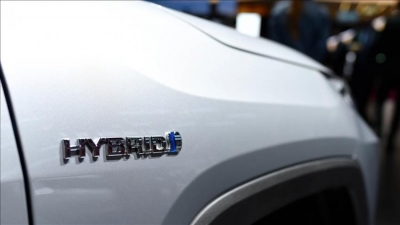 Toyota tërheq 2.4 milionë automjete hibride për problemin me motorin