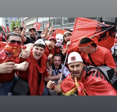 Itali-Shqipëri/ Mediat italiane: &#039;Pushtim kuqezi&#039; në Dortmund
