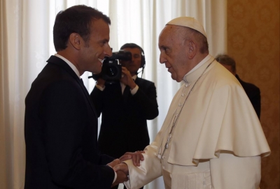 Presidenti francez pritet nga Ati i Shenjtë në Vatikan