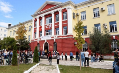 Mbi 40% e të rinjve shqiptar nga mosha 25-39 vjeç janë me arsim fillor