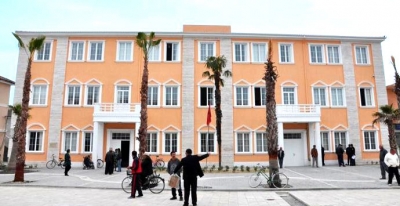 Plagosje me armë zjarri pranë Bashkisë së vjetër të Kavajës