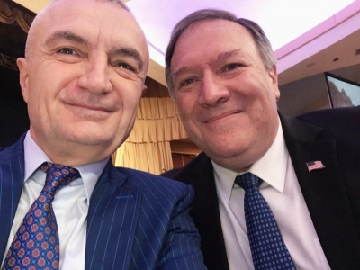 Presidenti Meta në krah të Mike Pompeo: Zoti e bekoftë miqësinë shqiptaro-amerikane