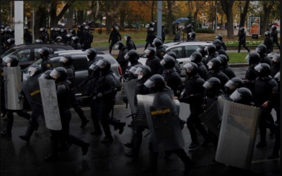 Vazhdojnë përplasjet në Bjellorusi, policia arreston dhjetëra persona