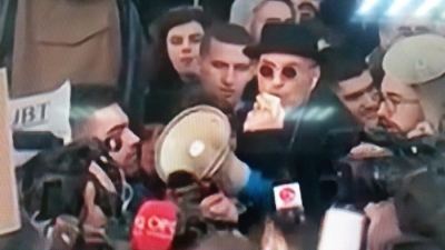 Gjithnjë e më shumë në krah të studentëve, artisti Robert Alia në protestë