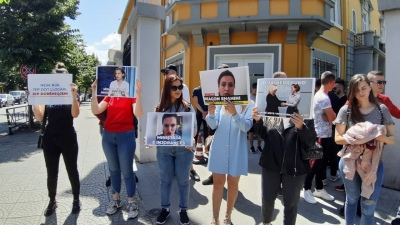 Abuzimi i së miturës nga roja i shkollës/ FRPD proteston para Ministrisë së Arsimit: Të shkarkohet Besa Shahini!