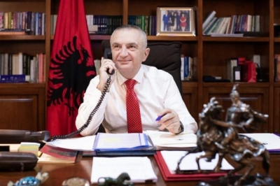 Presidenti Meta zhvillon bisedë telefonike me homologun Zourabichvili: Shqipëria mbështet integritetin territorial të Gjeorgjisё