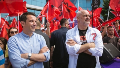 Ju prezantojmë me “batalionin” e profileve fallco që mbrojnë “lali” Erin dhe Edi Ramën