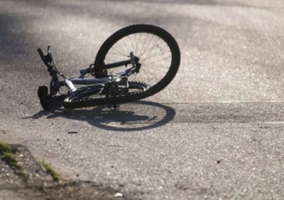 Motoçikleta përplas çiklistin 80 vjeçar në Tiranë