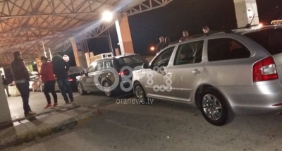 Qytetarët denoncojnë radhë kilometrike në doganën e Kakavijës dhe Kapshticës