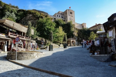 Krujë/ Francezi gjendet i vdekur në dhomën e hotelit