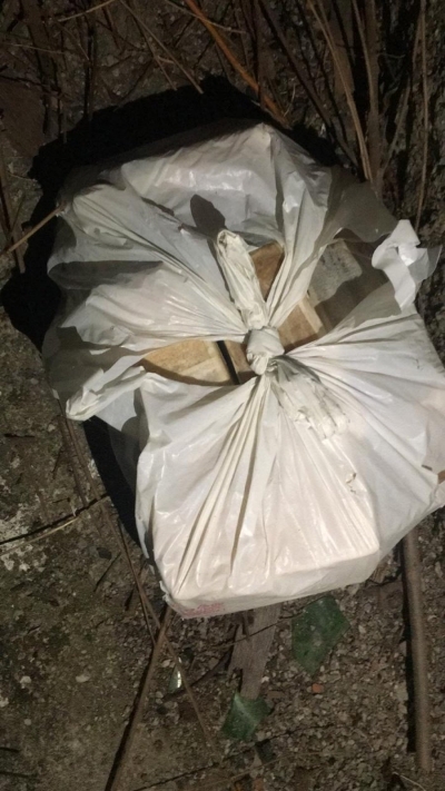 Një i ri arrestohet në Kamëz, oborrin e kishte të mbushur me tritol