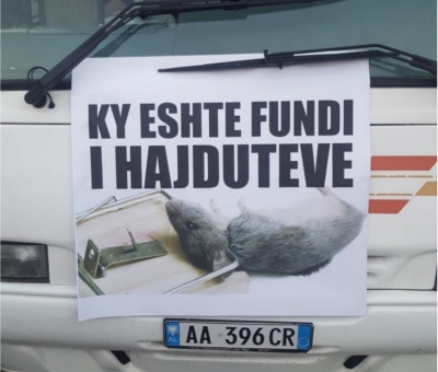 Vlora braktis Ramën, mijëra i drejtohen protestës së opozitës në Tiranë
