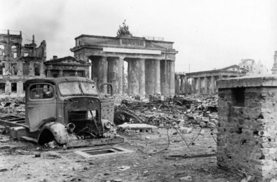 Çifti i çuditshëm/ Çastet e fundit të Hitlerit dhe Eva Braun