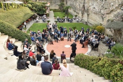 Takim në Teatrin e Kalasë/ Bardhi: Elbasani do të mbetet qytet i dijes, garanci është Flutura Açka!