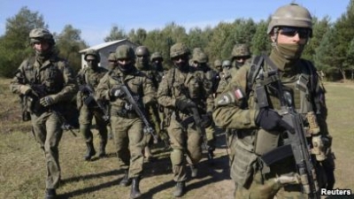 NATO mobilizon ushtrinë në kufi me Rusinë