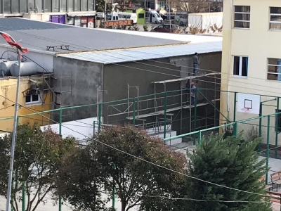 Denoncimi i Berishës: Mafia pushton oborrin e shkollës