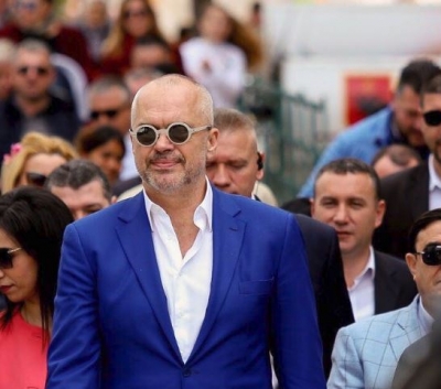 Kryeministër për burrat dhe oligarkët/ Aleanca e grave deputete thumbon Ramën…