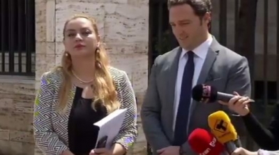 Video/ PD dorëzon padinë në prokurori për Nikollën dhe Manastirliun
