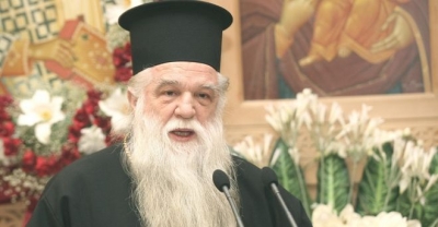 Prifti grek habit me deklaratën: Zjarri është zemërimi i Zotit se…