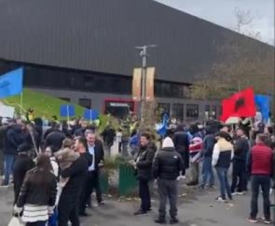 Protesta kundër Ramës në Londër/ Berisha ndan pamjet e reagimit qytetar