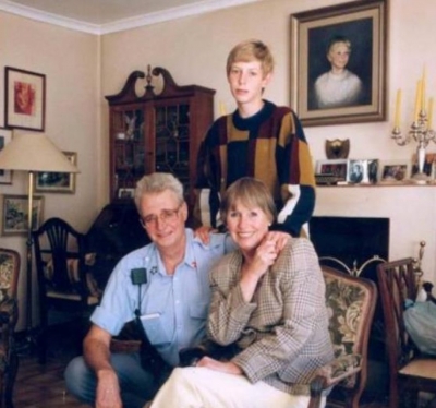 12 prill 1997, Leka Zogu me familjen mbretërore u kthye në Tiranë
