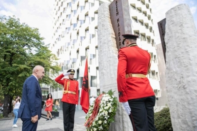 “O tani, o kurrë”! Meta kujton Azem Hajdarin dhe flet për ëndrrën evropiane: Vepra e tij frymëzon në çdo kohë