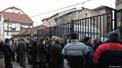 &quot;Vrima e gjilpërës&quot; - Ekspertja gjermane, Carola Burkert flet mbi vizat e punës në Ballkan