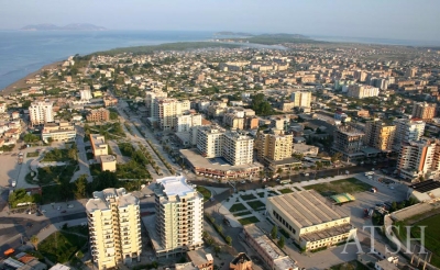 Drejtori i Ujësjellësit së Vlorës tallet me qytetarët