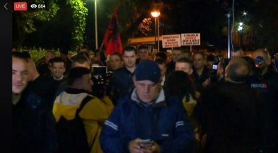 Protestuesit i drejtohen Selisë së PD-së