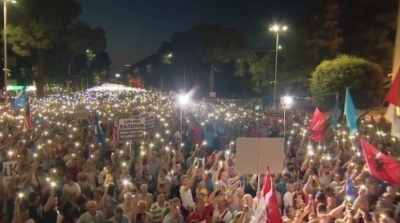 VIDEO/ Pamje madhështore, mos i humbi këto momente nga Tirana