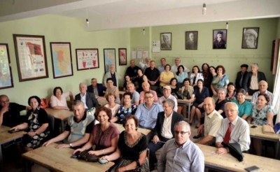 Ndodh në Elbasan/ Takohen pas 50 vitesh maturantët e 1968-ës (FOTO)