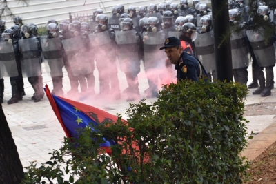 Protesta e opozitës/ Policia nis terrorin, 7 të arrestuar. Mes tyre edhe Gazmend Bardhi