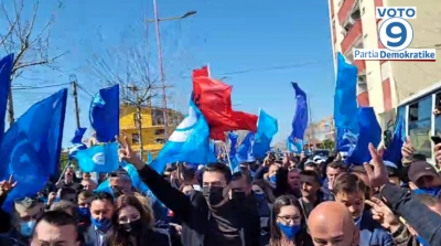“Rama ik”, mbështetësit e PD në Divjakë presin Bashën me ovacione: Në sytë e votuesve për herë të parë shihet ndryshimi