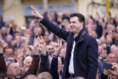Basha poston videon dhe ka një thirrje për protestën e të shtunës