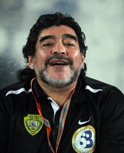 Video/ “Më ke vjedhur para, fytyrë m*t”, Maradona sulmon në televizor nipin e vet