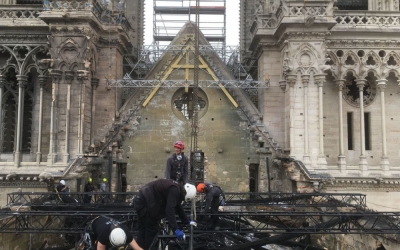 Franca ruan identitetin origjinal të &quot;Notre Dame&quot;, senati vendos kundër Presidentit Macron