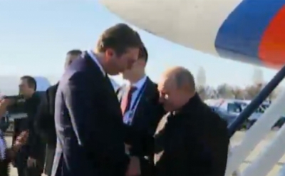 Mbërrin në Beograd Vladimir Putin, pritet me ceremoni nga Vuçiç