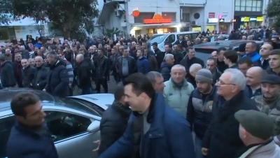 Qytetarët e Durrësit marshojnë në rrugë, Basha: Afati i Ramës deri më 15 shkurt, në 16 e ka populli në dorë