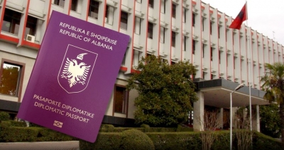Vasili: &quot;Heqja e pasaportave diplomatike për heronjtë e Kombetares Kuq e Zi, turp dhe marrëzi!
