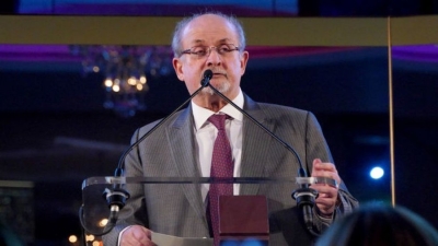 Si u përndoq Salman Rushdie mbi 30 vite për ‘Vargjet Satanike’