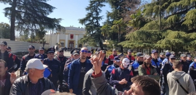 Të enjten protestë para parlamentit
