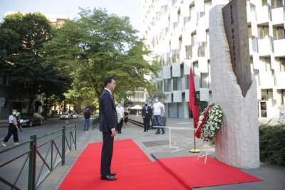 Basha homazhe në memorialin e Azem Hajdarit/Vepra dhe sakrifica e Azem Hajdarit shembull frymezimi per ta cuar deri ne fund idealin e nje Shqiperie Europiane.