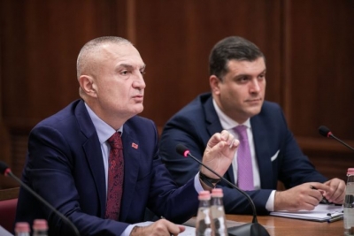 Presidenti puth vetëm flamurin shqiptar, Blushi, Ramës: Meta flet në emër të Kushtetutës, puçistët në emër të Pushtetutës