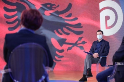 “Nuk prezantuam program mrekulli, por rimëkëmbje”, Basha me fasonët: Me planin tonë fiton Shqipëria