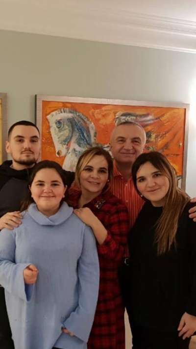 Kryemadhi uron shqiptarët për Vitin e Ri: Qoftë një vit me ndryshime të mëdha