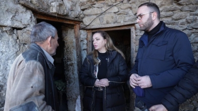 Bardhi dhe Vokshi vizitojnë familjet në nevojë në periferi të Tiranës: 2021 viti i ndryshimit, vaksina më e mirë largimi i Edi Ramës