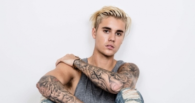 Justin Bieber, godet me grushta një të panjohur